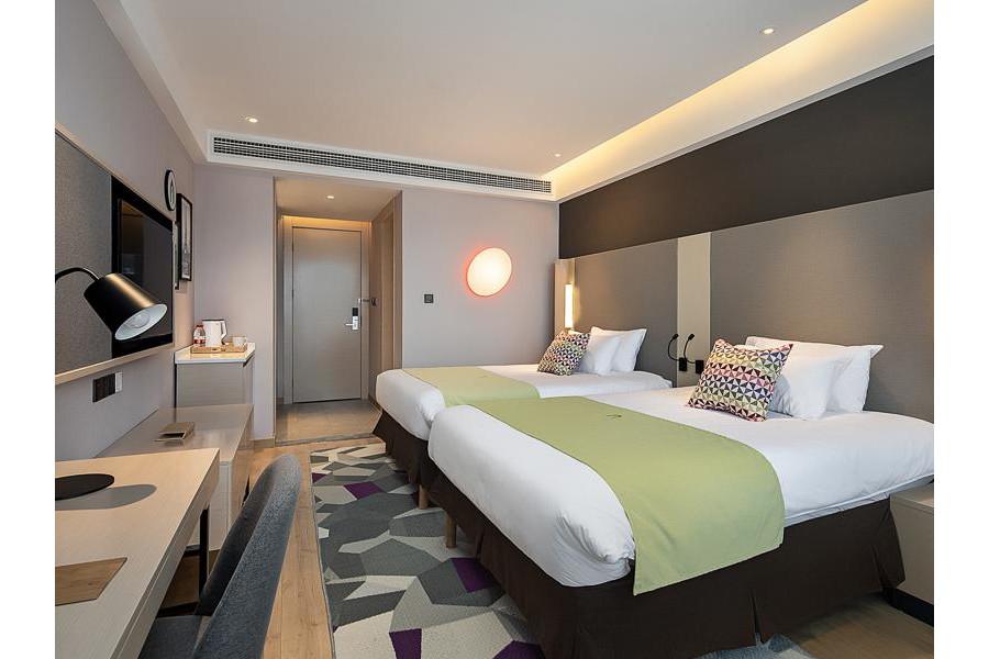 Campanile Hotel Wuhan Zhongnan Road Metro Station Exterior foto